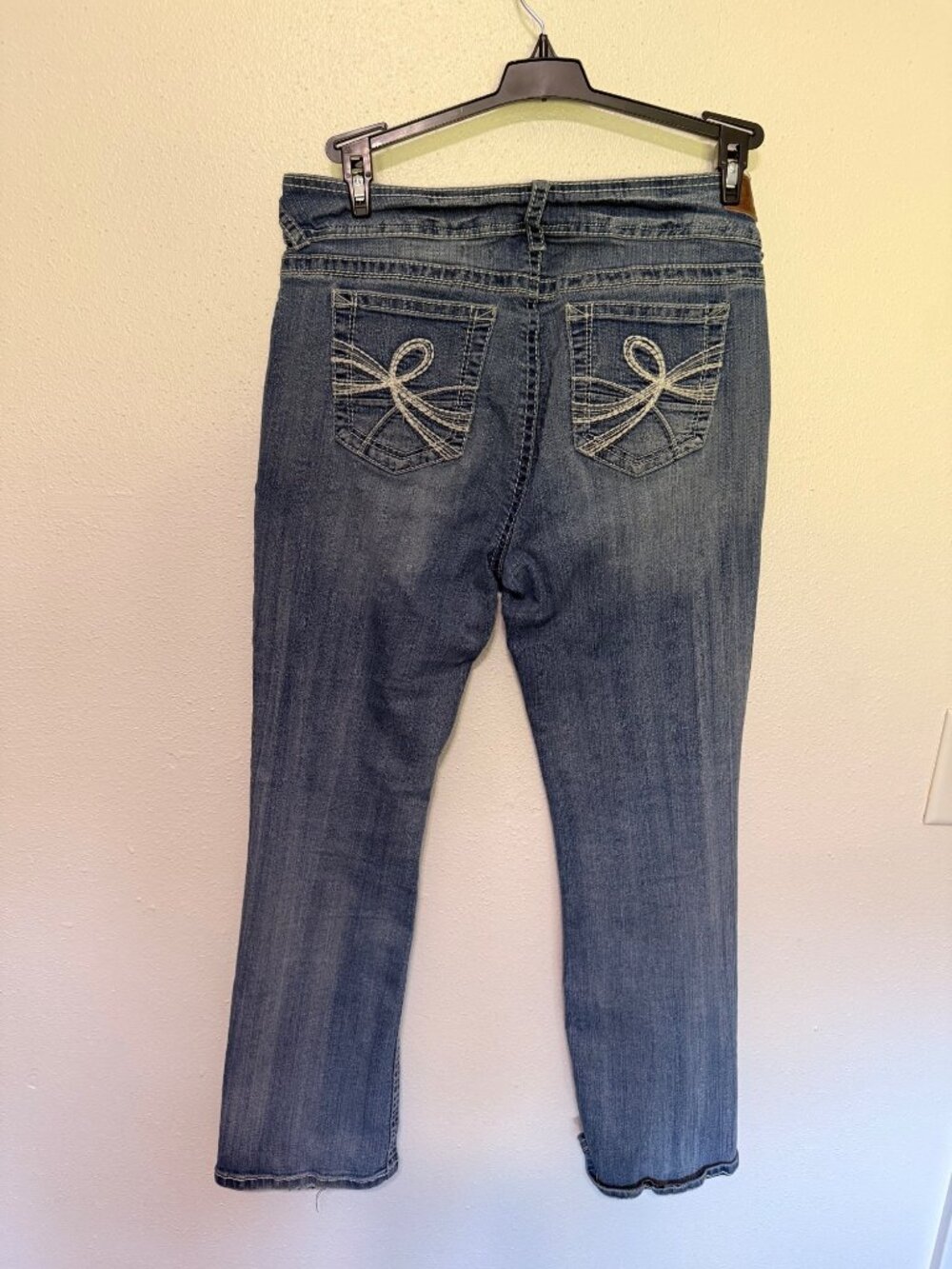 Wallflower Jeans Mid Rise Boot Cut Blue Embroidered Pockets JR 13 - Picture 2 of 4